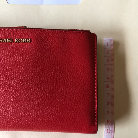 Flash Sale💥💥Michael Kors wallet/wristlet. Beautiful red!!!! Price firm - Picture 12 of 16